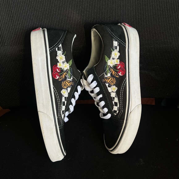 Vans Floral Butterfly Embroidered Checkered print suede sneakers size 6 women - Picture 8 of 8